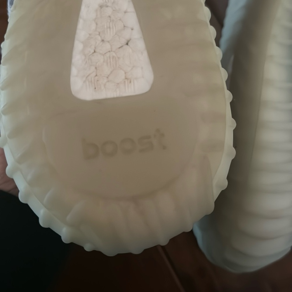 Yeezy Boost - Picture 7 of 9